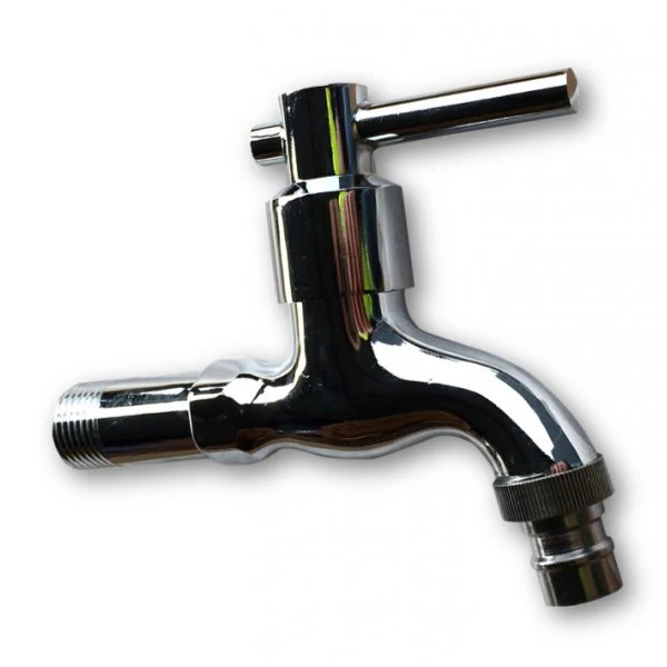Robinet rince-pied pour douches solaires